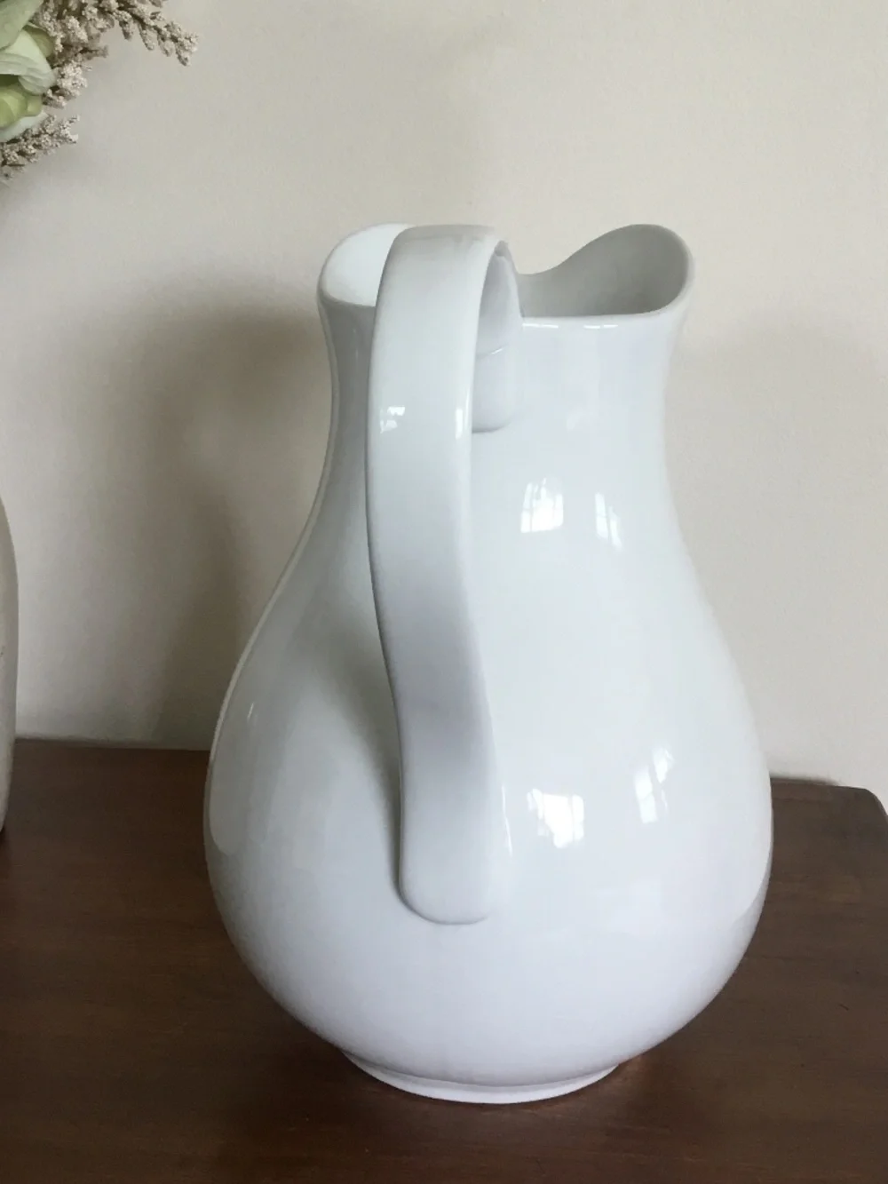 NWOT Pottery Barn 96oz Pitcher Great White Collection (Rim Shape)